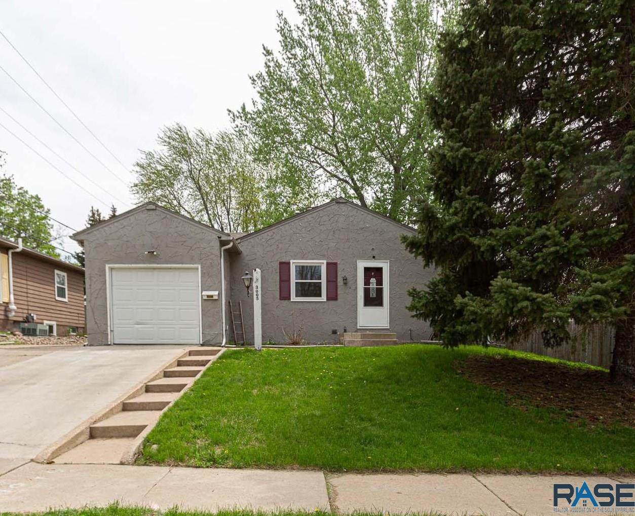 3005 17th St - Photo 1