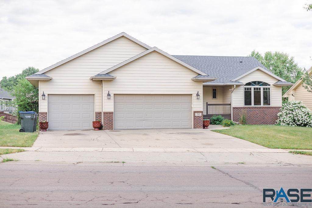 705 Archer Dr - Photo 1