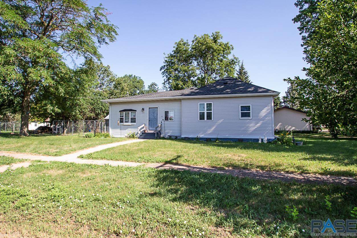 440 Norton Ave - Photo 1