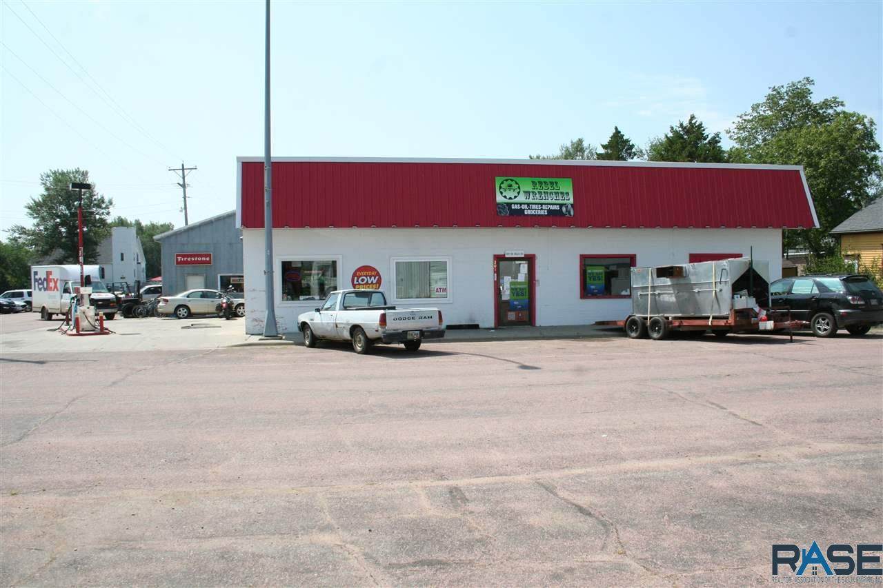 201 Main St - Photo 1