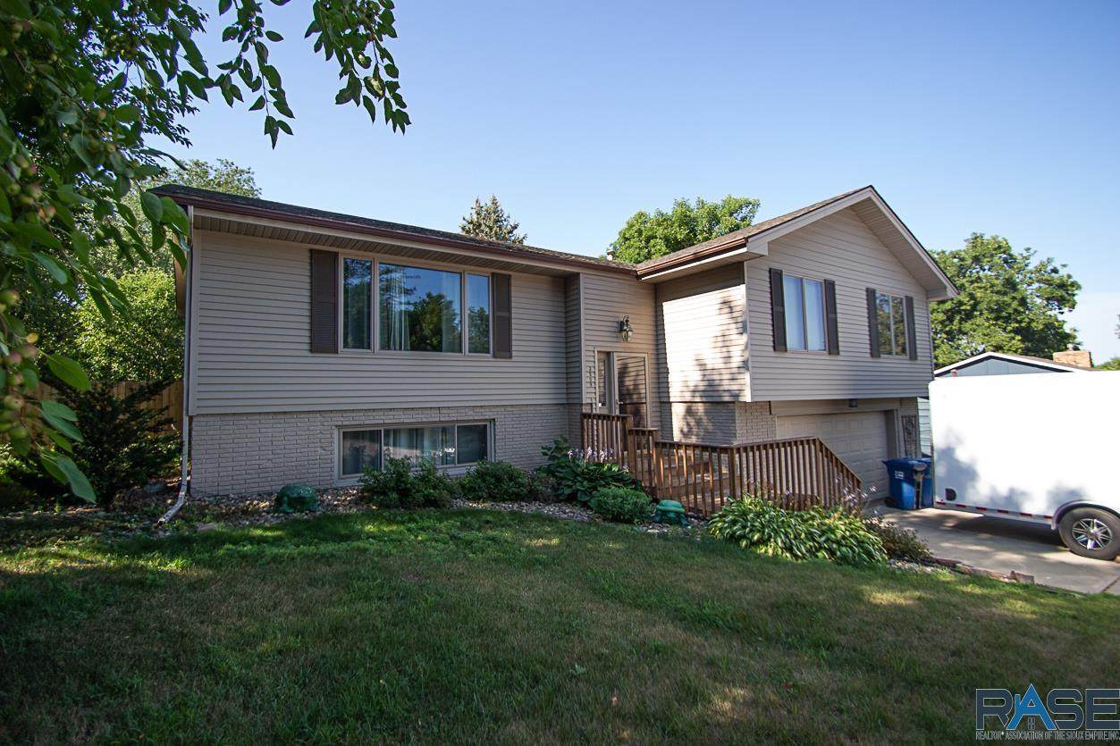 3209 Oak St - Photo 1