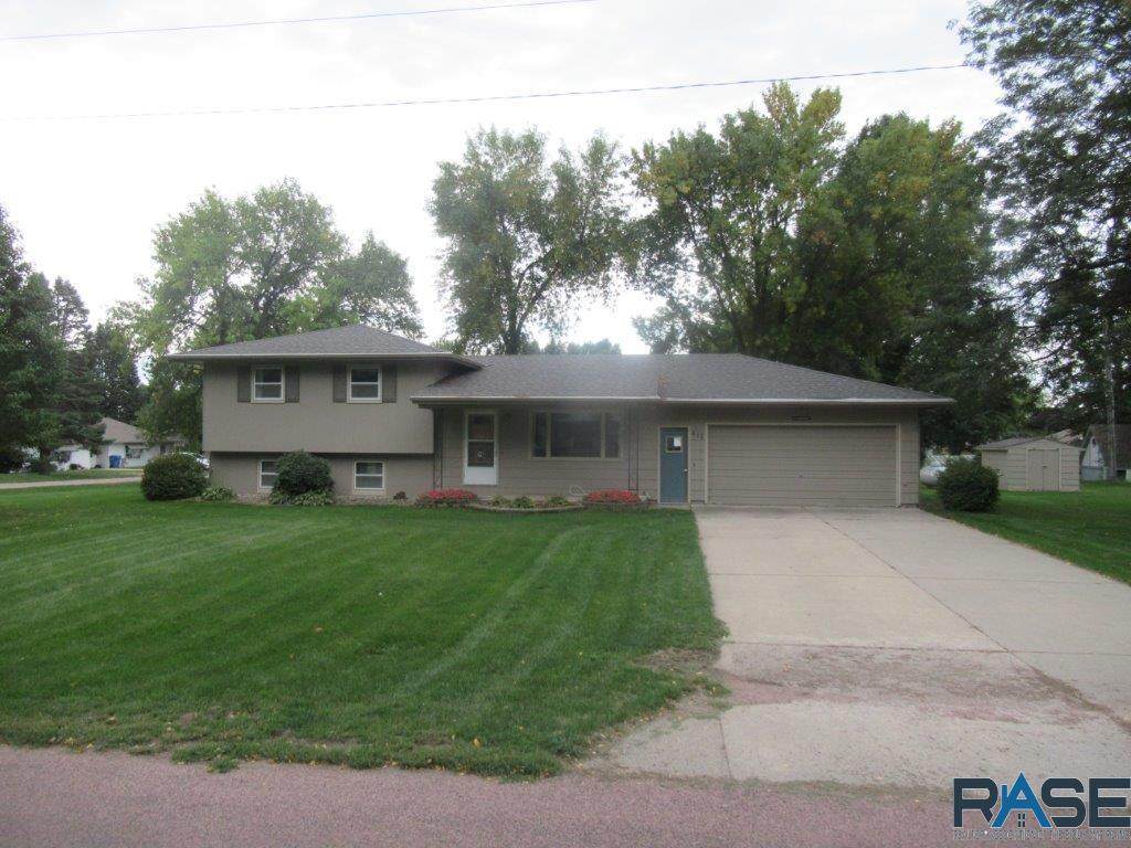 412 4th St - Photo 1