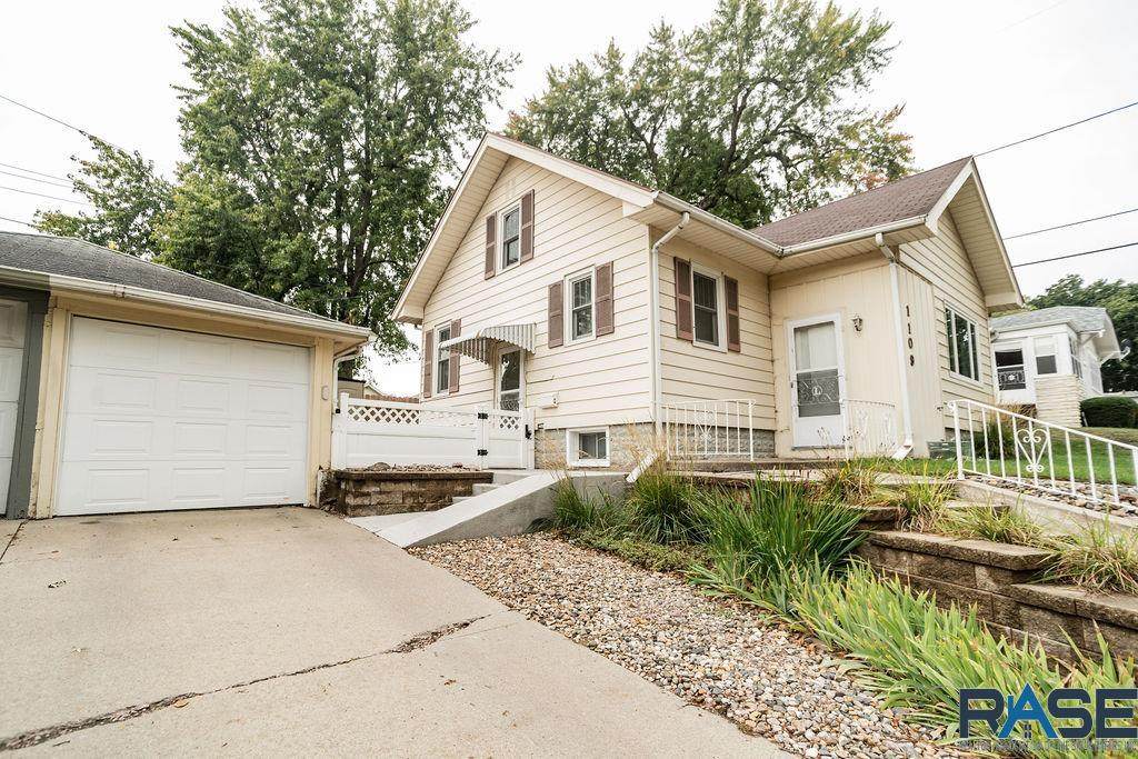 1109 13th St - Photo 1