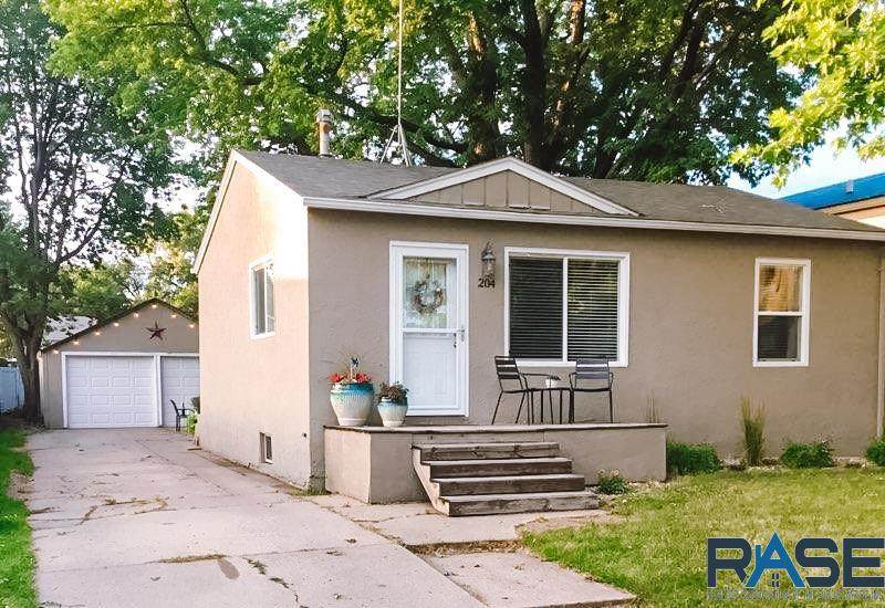 204 43rd St - Photo 1