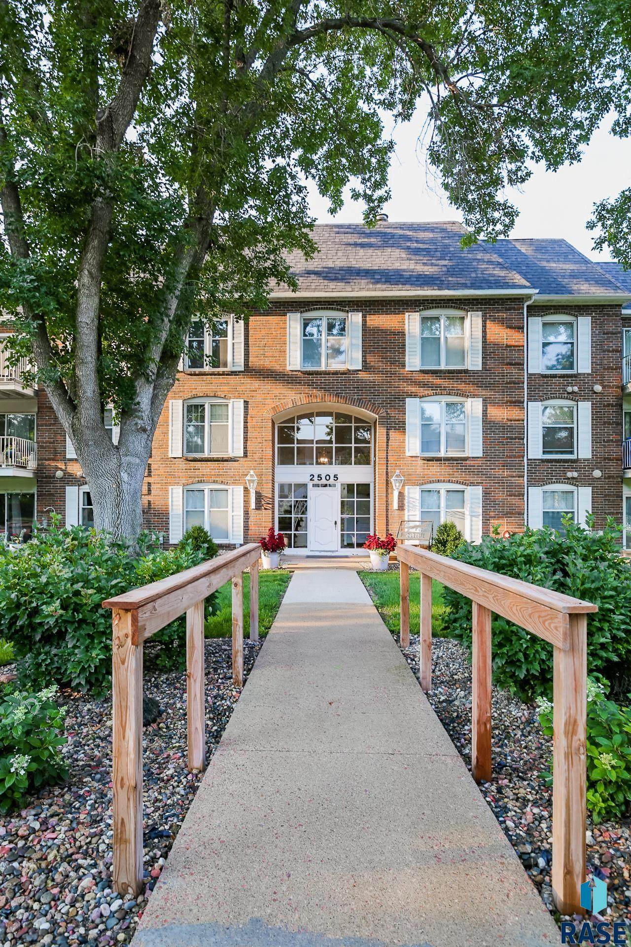 2505 Kiwanis Ave - Photo 1