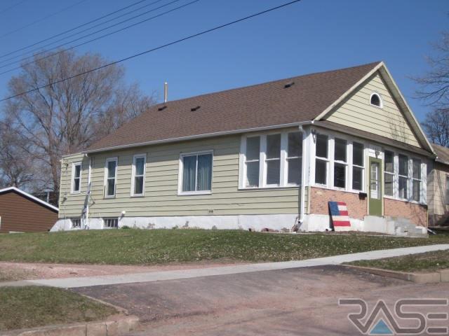 409 Clark Ave - Photo 1