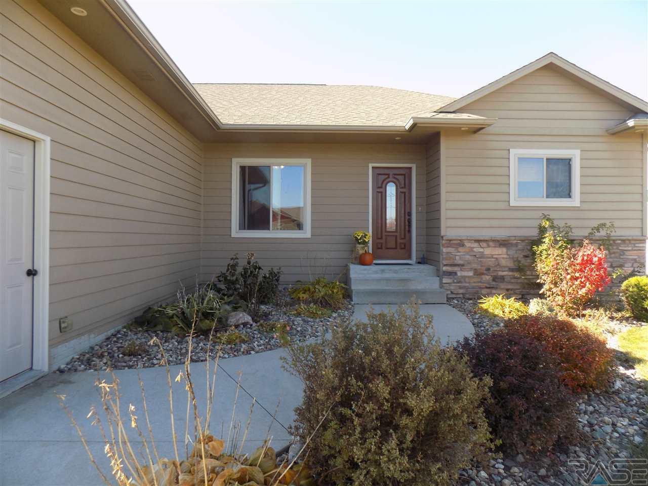1517 Kinderhook Ave - Photo 1