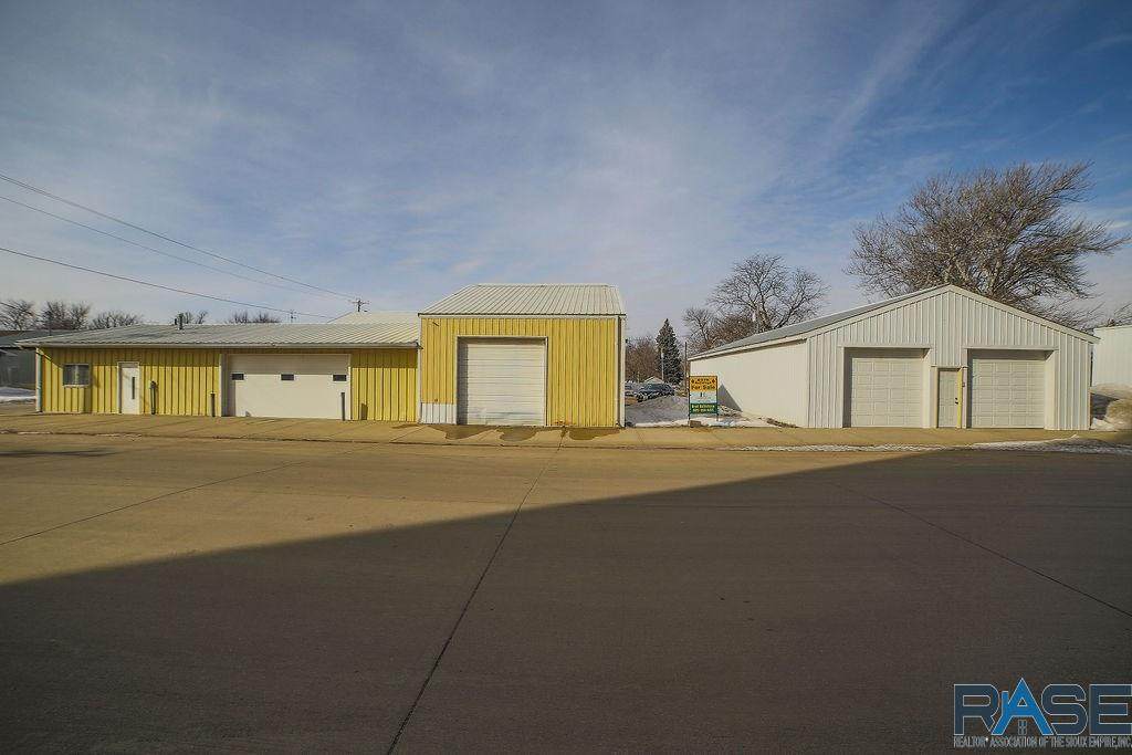 109 Railroad Ave - Photo 1