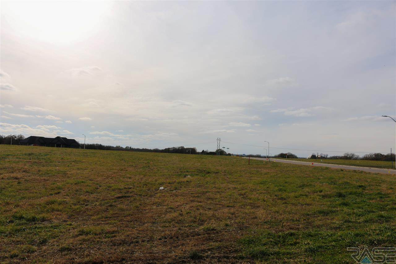 5601 Markham Cir - Photo 1