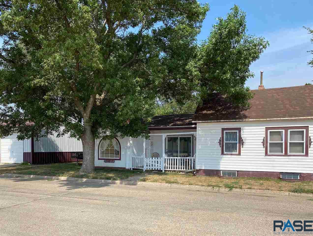 221 Lee Ave - Photo 1