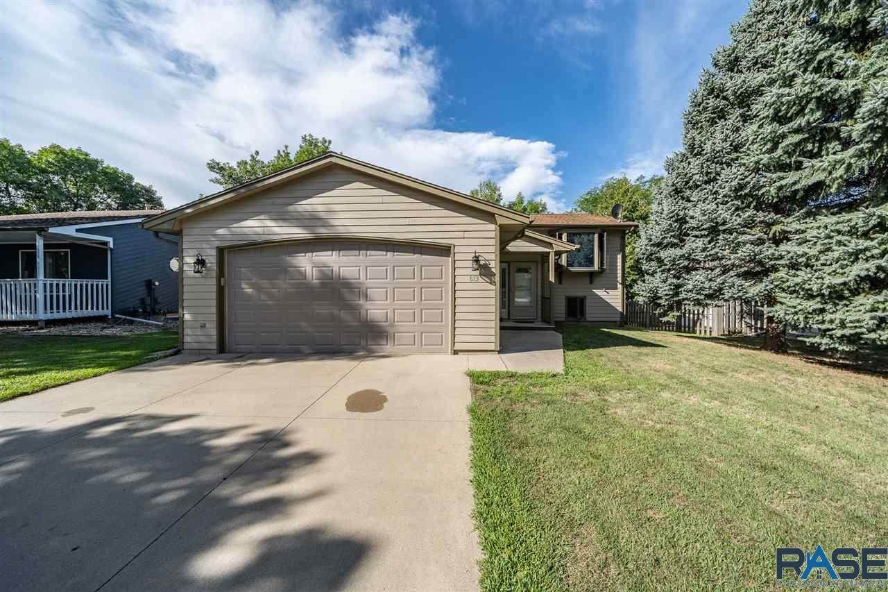 813 Savannah Dr - Photo 1