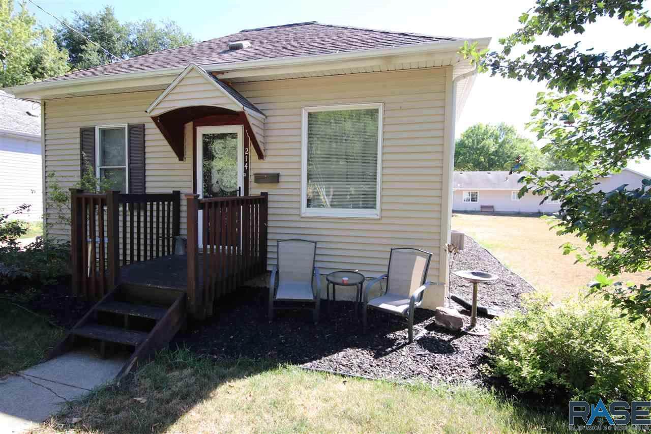 214 Lincoln St - Photo 1