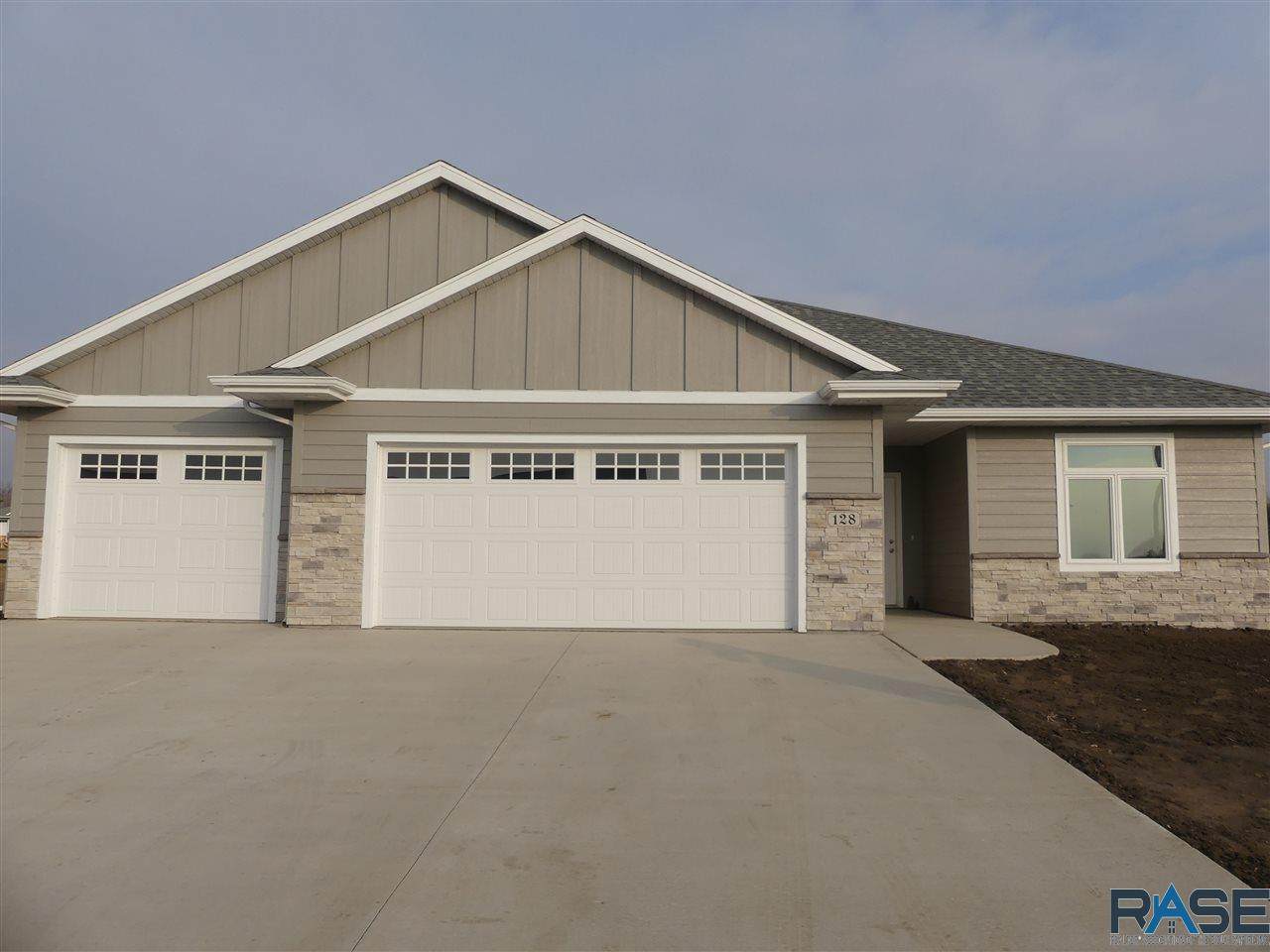 128 Chapelwood Dr - Photo 1