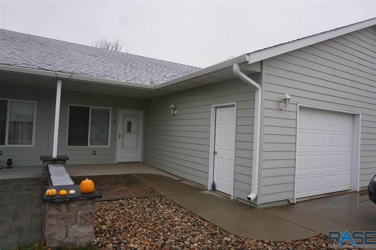 703 Mundt Ave - Photo 1