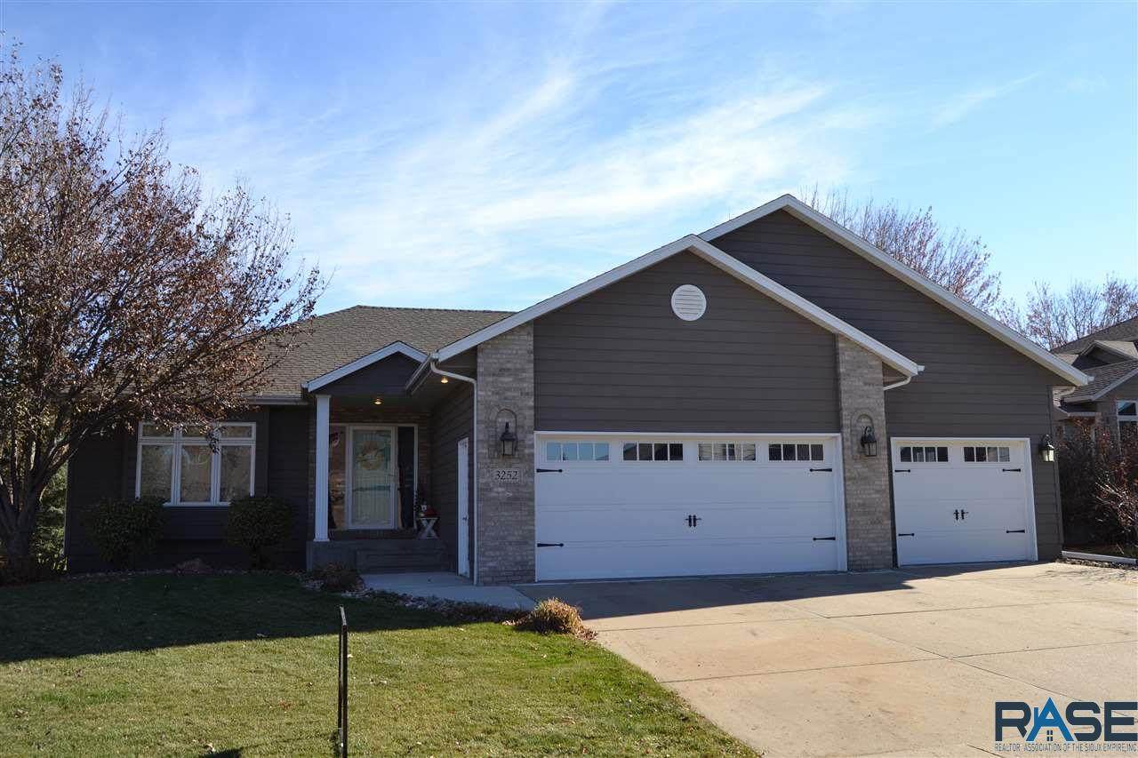 3252 Grace Ave - Photo 1