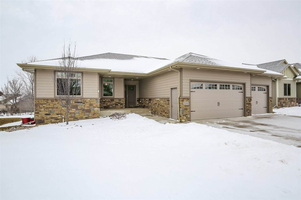 2231 Stone Pointe Cir - Photo 1