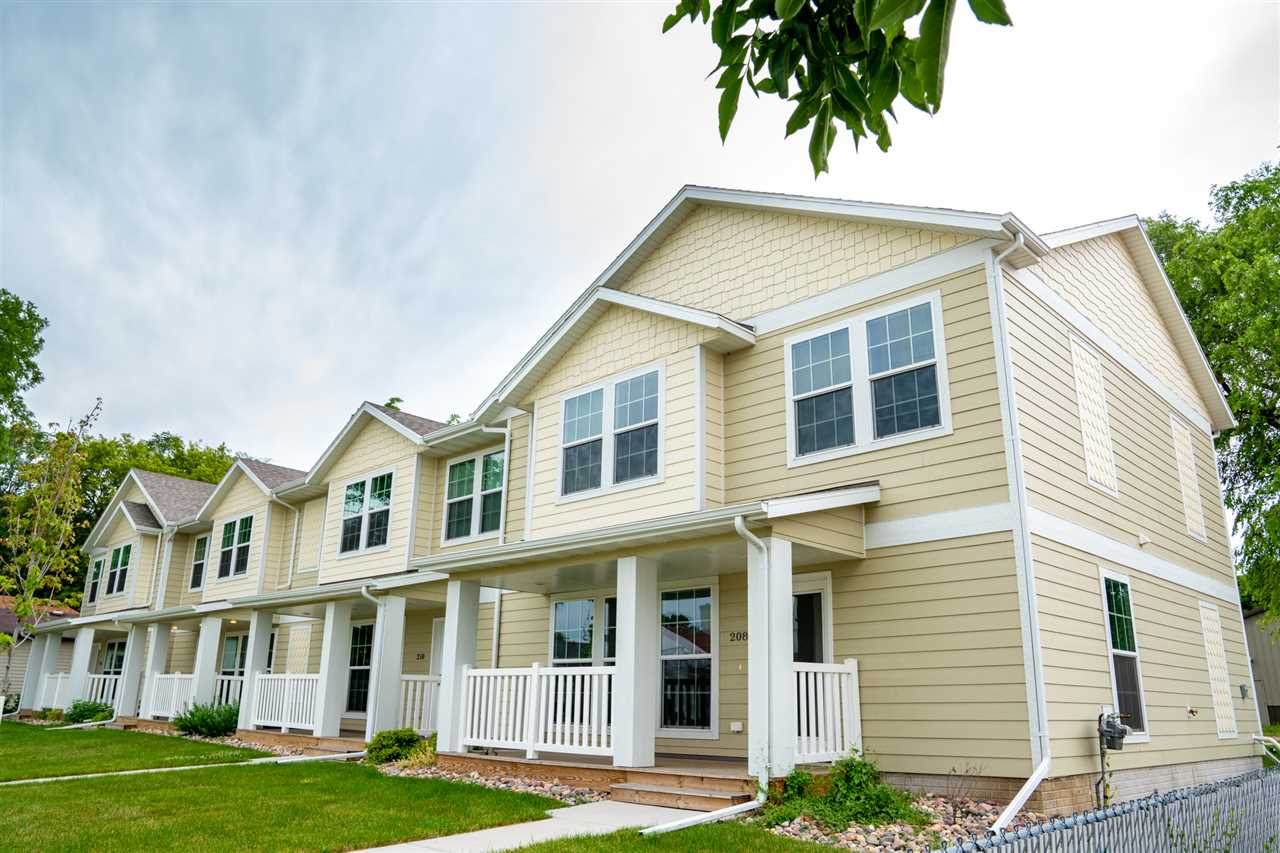 210 Nesmith Ave - Photo 1