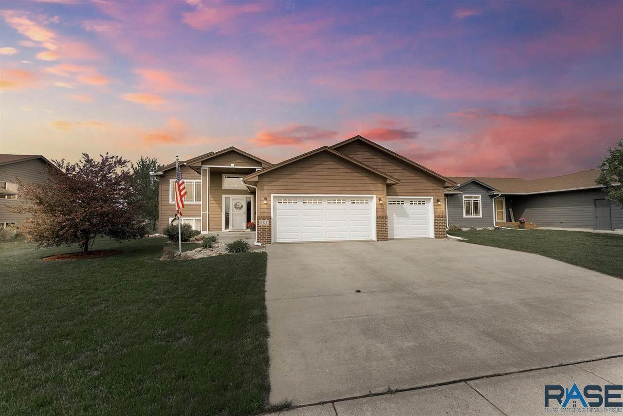 807 Honeysuckle Dr - Photo 1