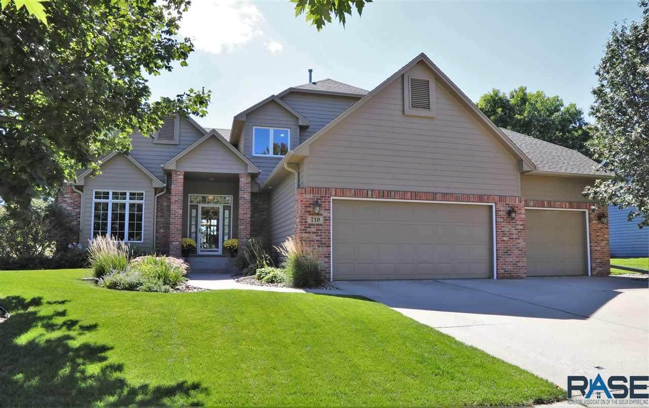 719 Inverness Dr - Photo 1