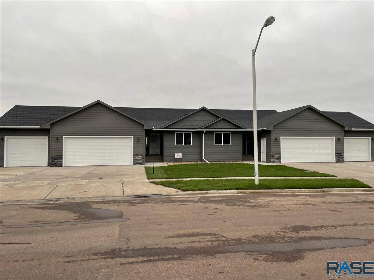 1312 Archer Dr - Photo 1