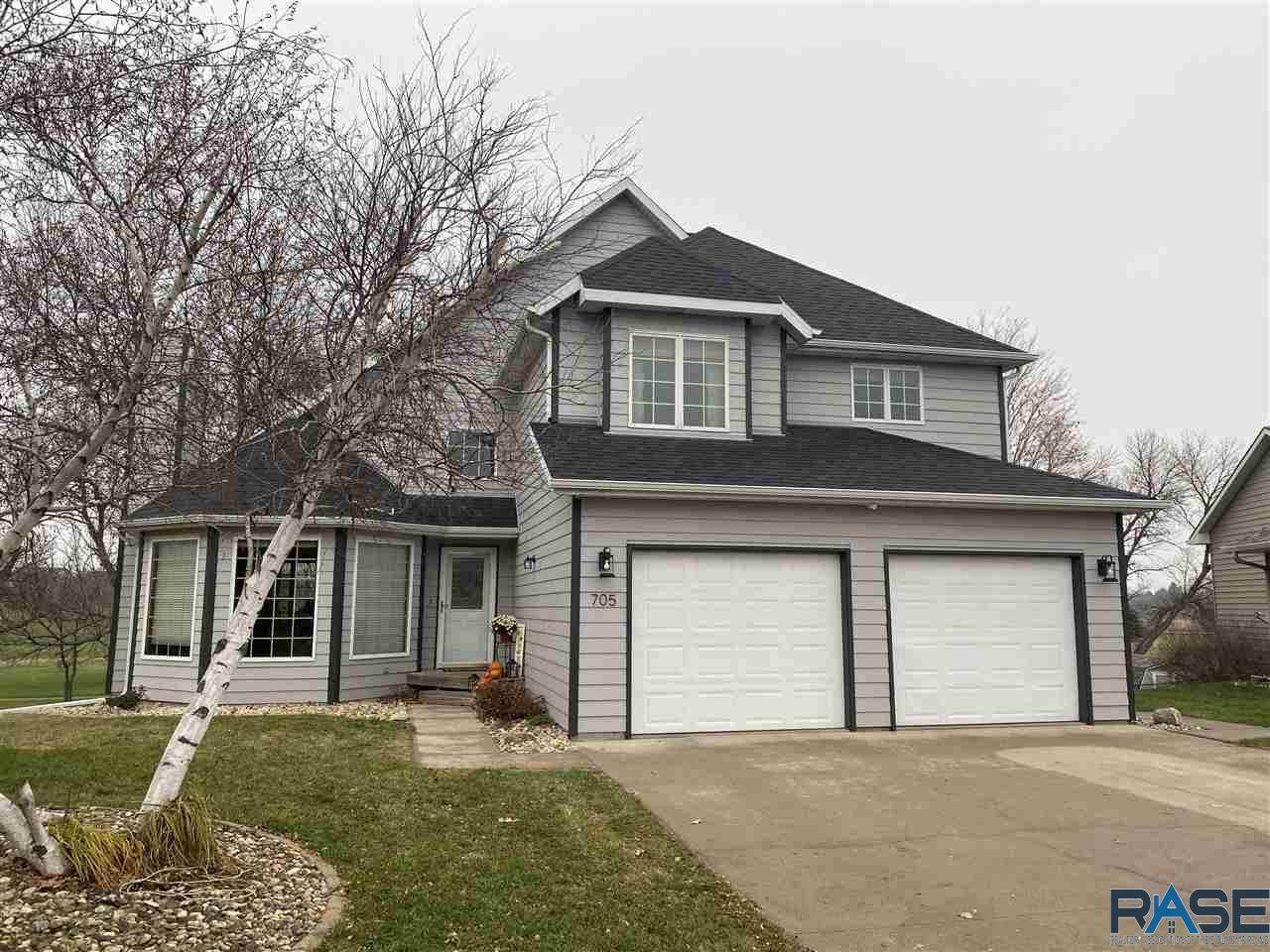 705 Fairway Cir - Photo 1