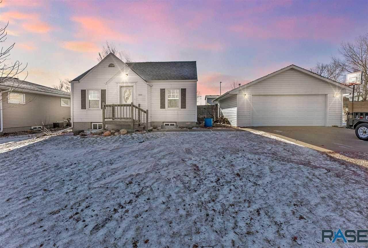 220 5th Ave - Photo 1