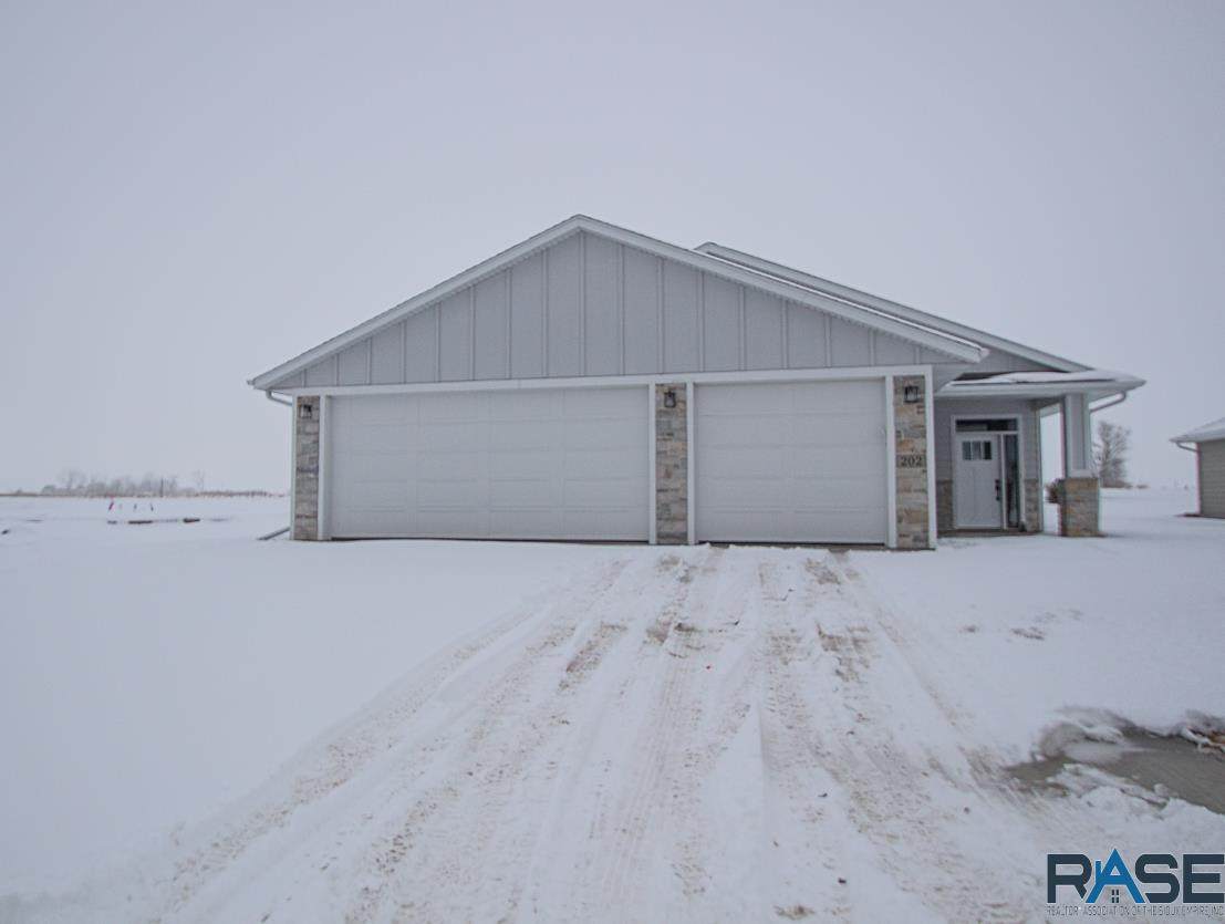 202 Duck Trl - Photo 1
