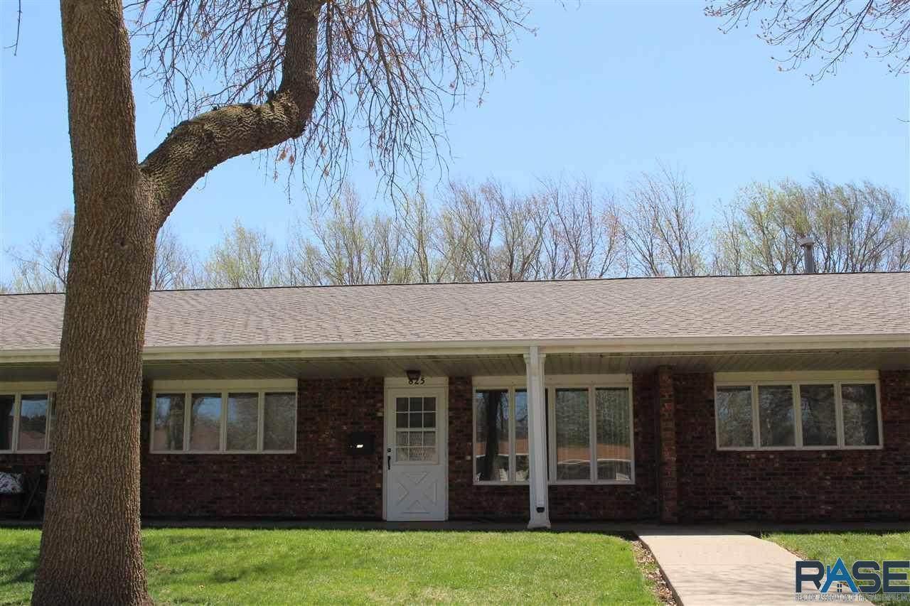 825 Center St - Photo 1