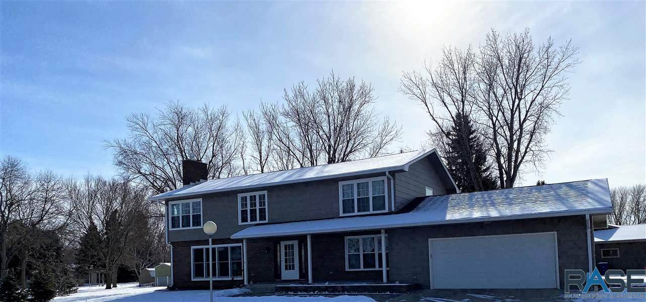 1010 Circle Dr - Photo 1
