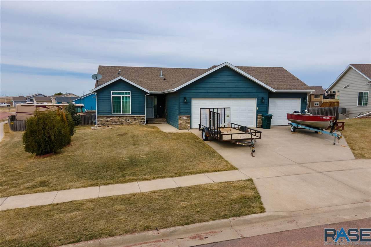 5820 Oakcrest Dr - Photo 1