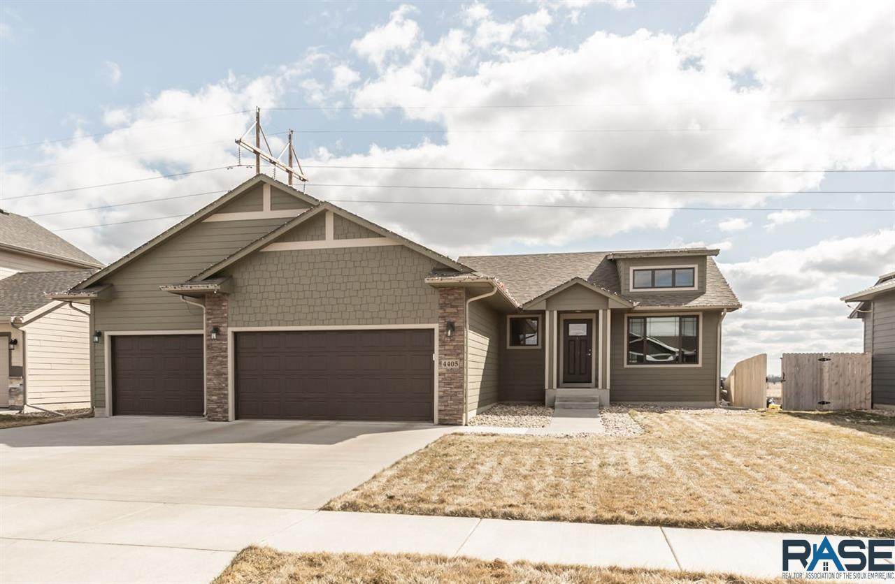4405 93rd St - Photo 1