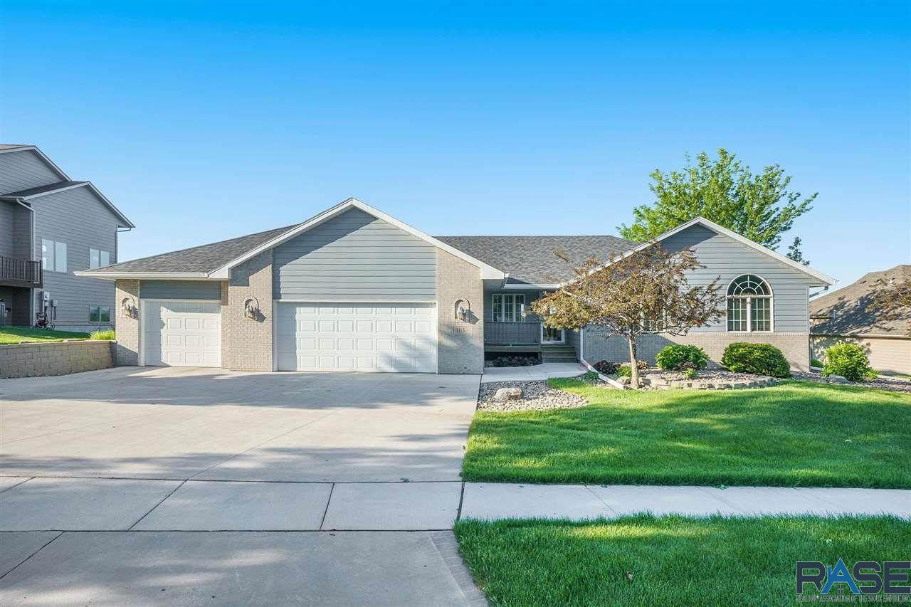 2113 Pebble Beach Ln - Photo 1