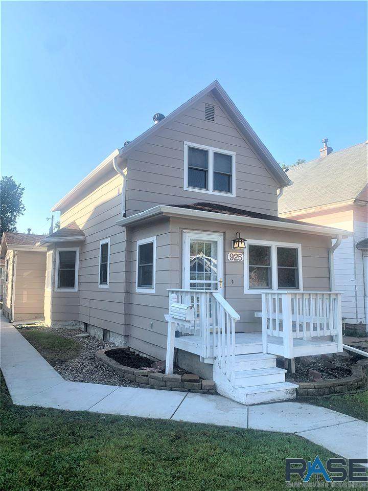 925 7th St - Photo 1