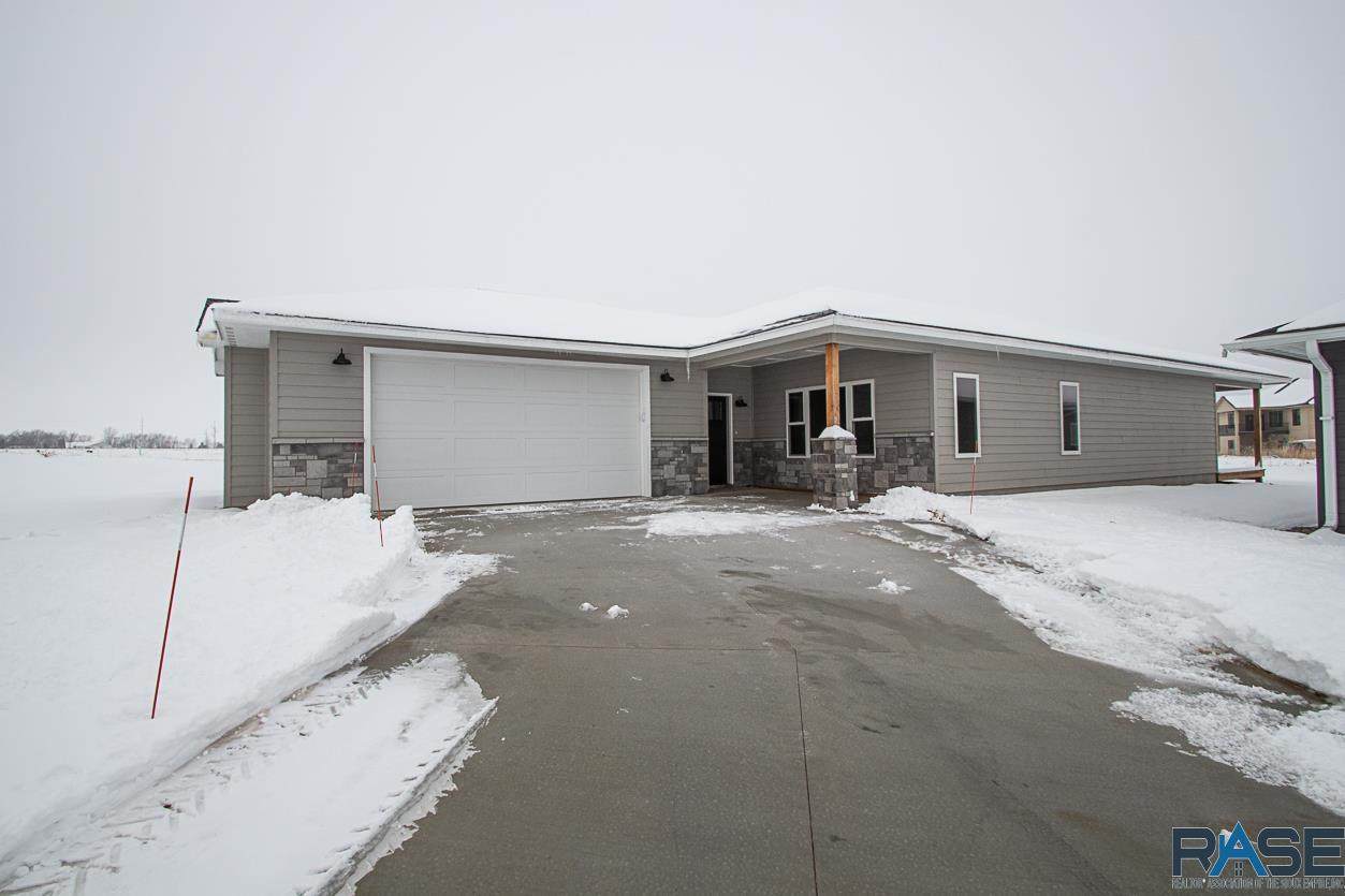 905 Tortuga Ave - Photo 1