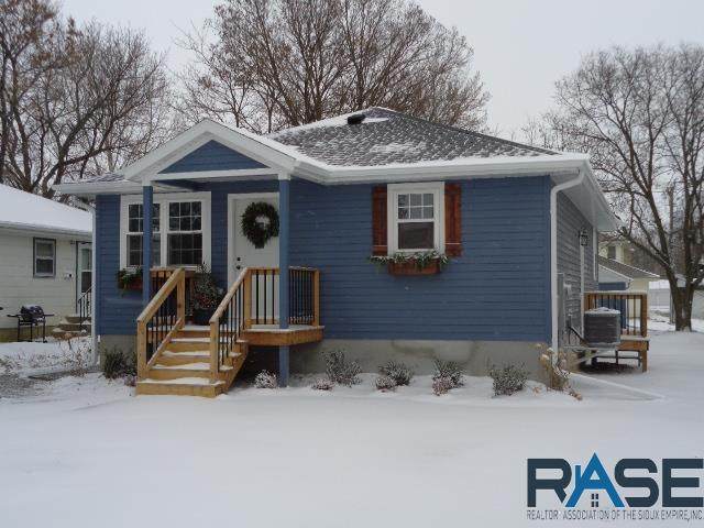 208 4th St - Photo 1
