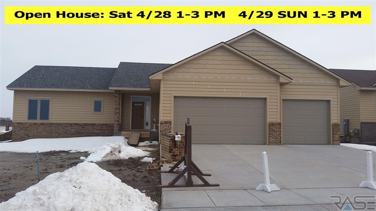 5704 Mahogany Cir - Photo 1