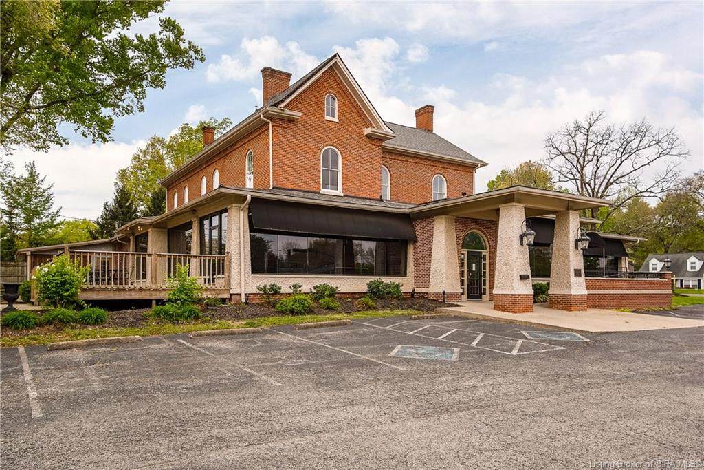 318 Lewis And Clark Parkway - Photo 1