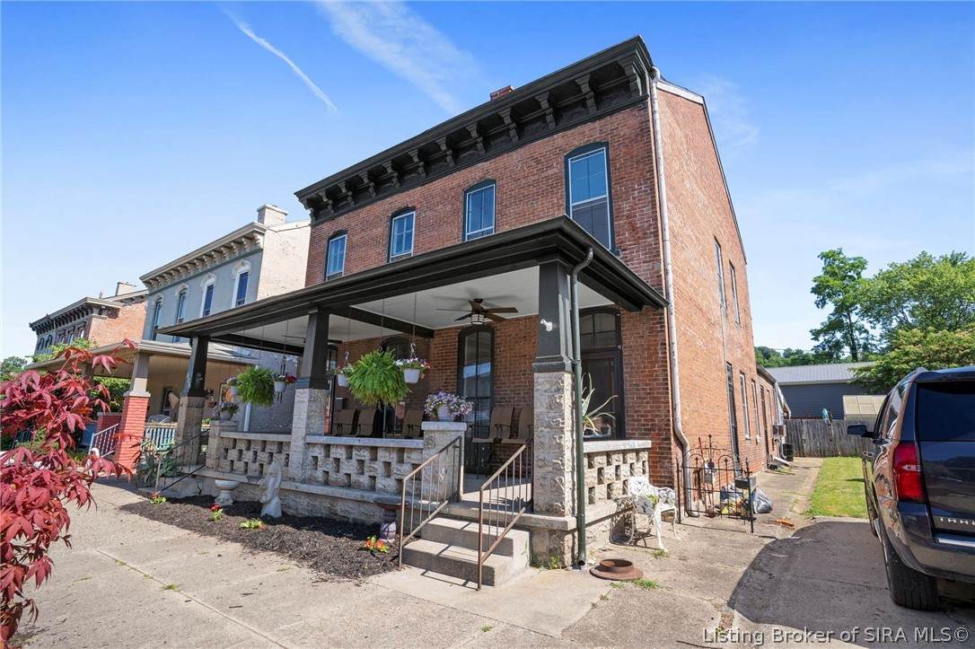 824 Main Street - Photo 1