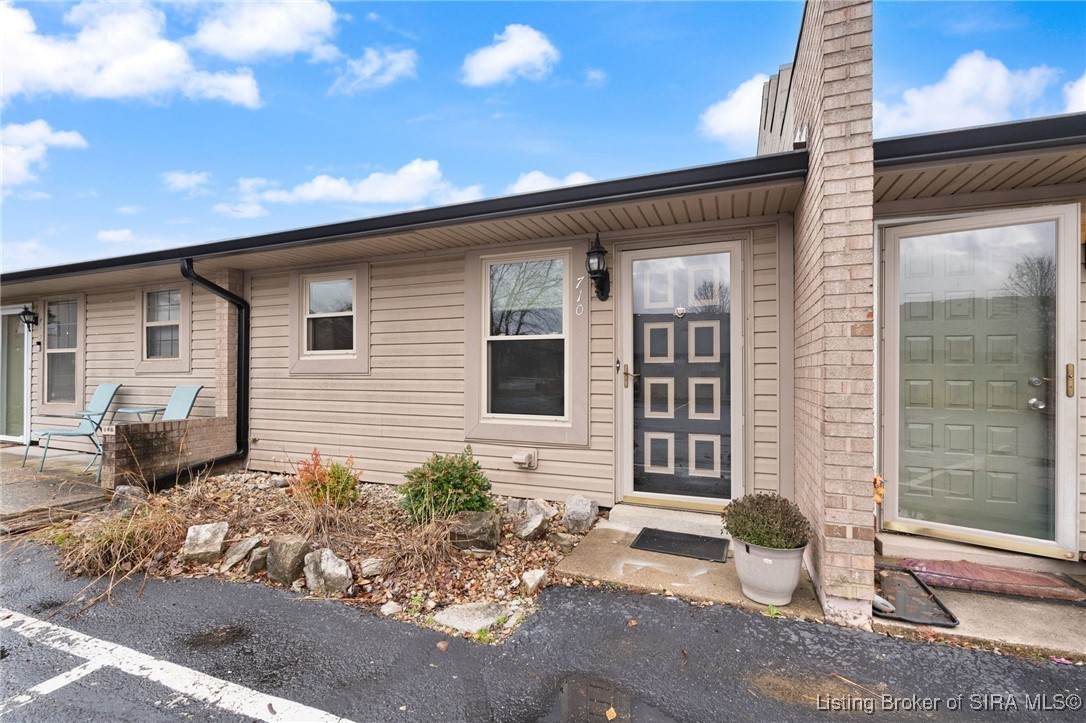 710 Victoria Court - Photo 1