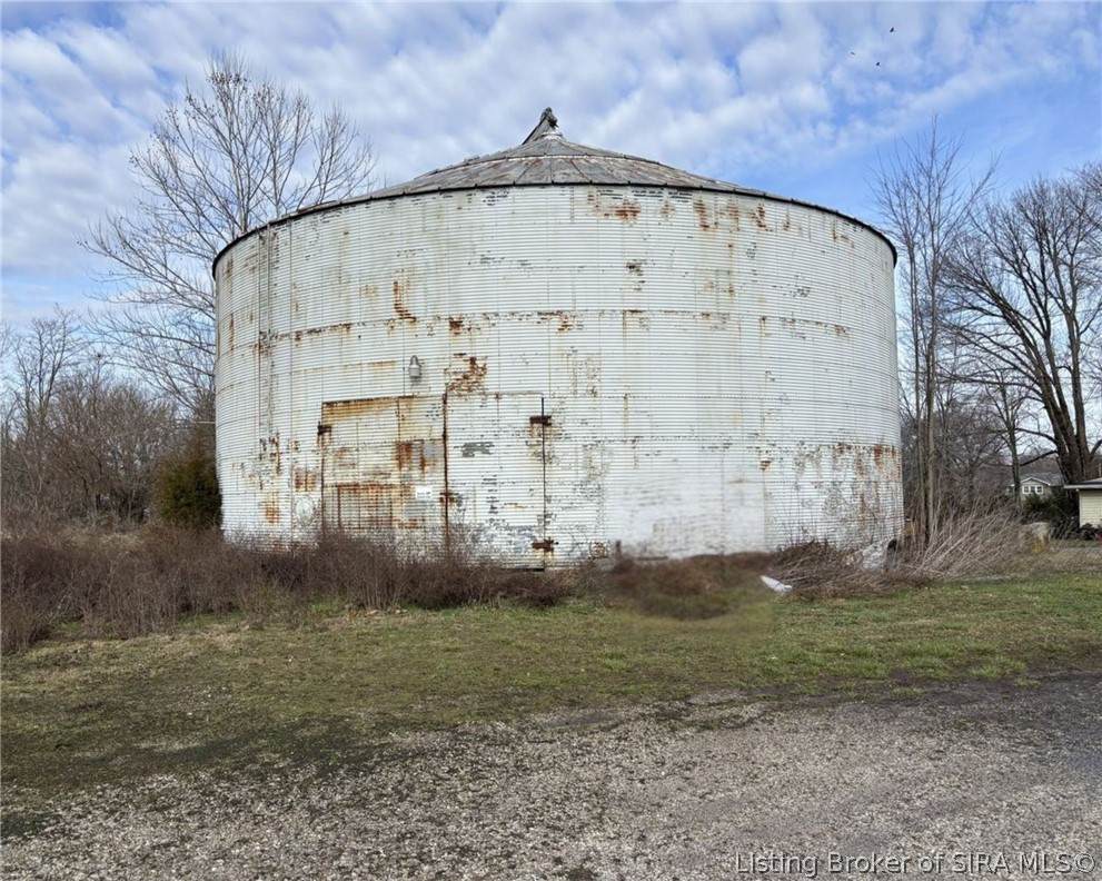 3385 East Pike Street - Photo 1