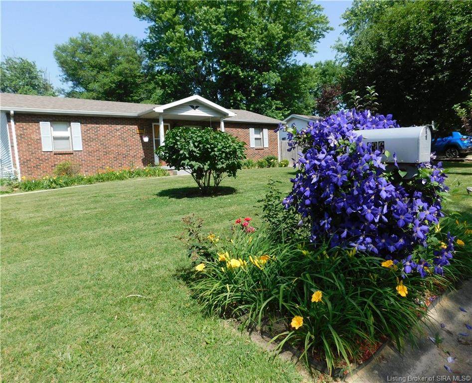136 Michael Drive - Photo 1