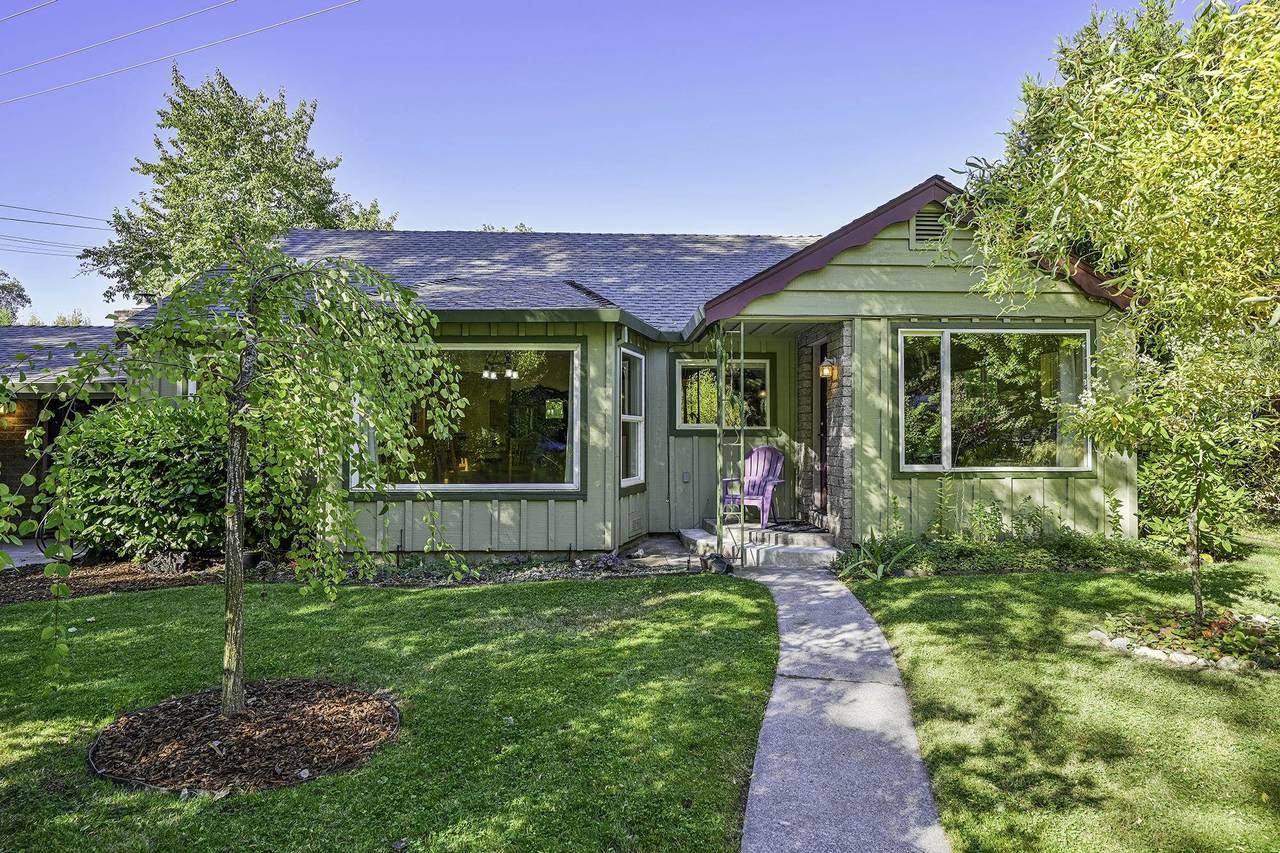 925 Douglas Ln. - Photo 1