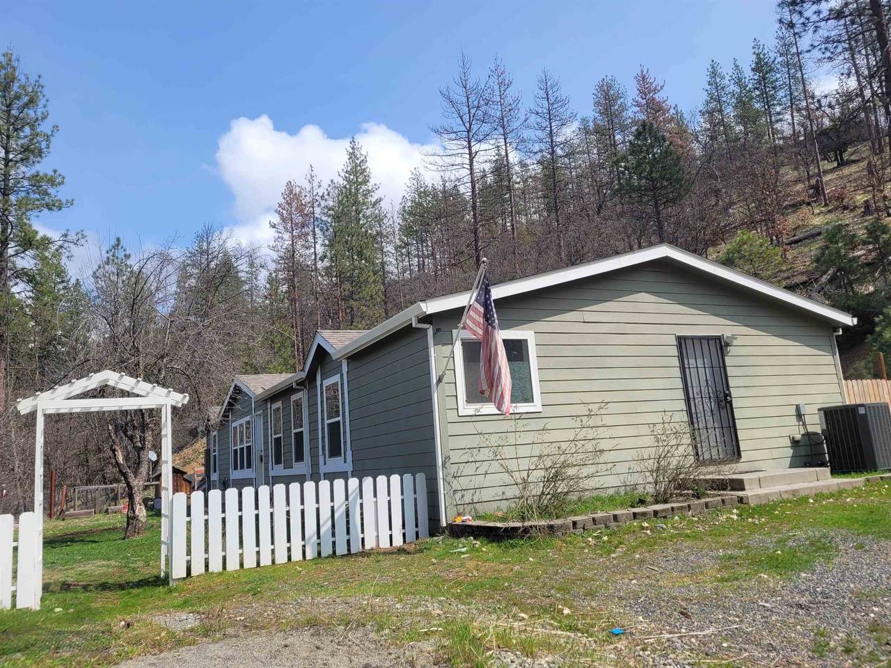 11716 East Street - Photo 1