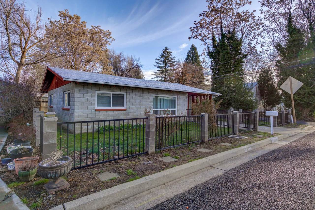 121 Dexter St - Photo 1