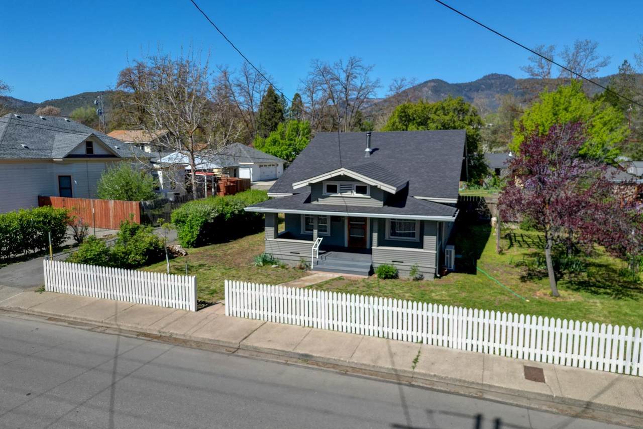 409 Oregon St - Photo 1