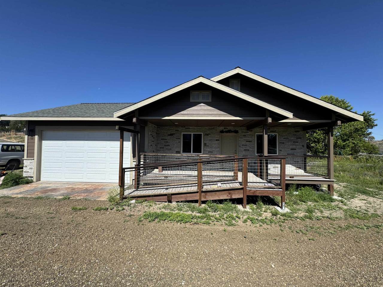 371 Lincoln Ave - Photo 1