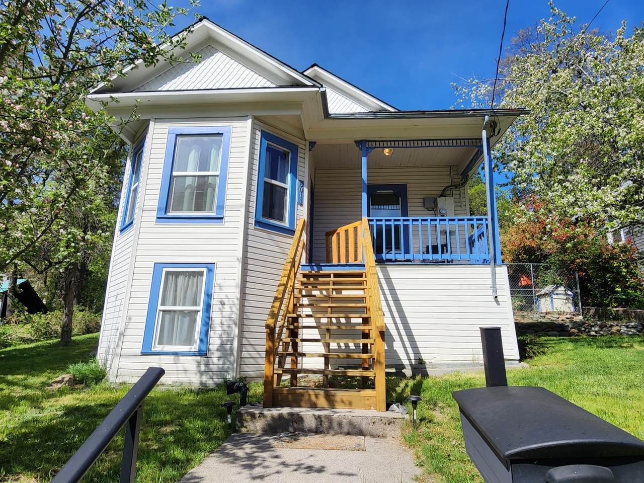6011 Shasta Ave - Photo 1