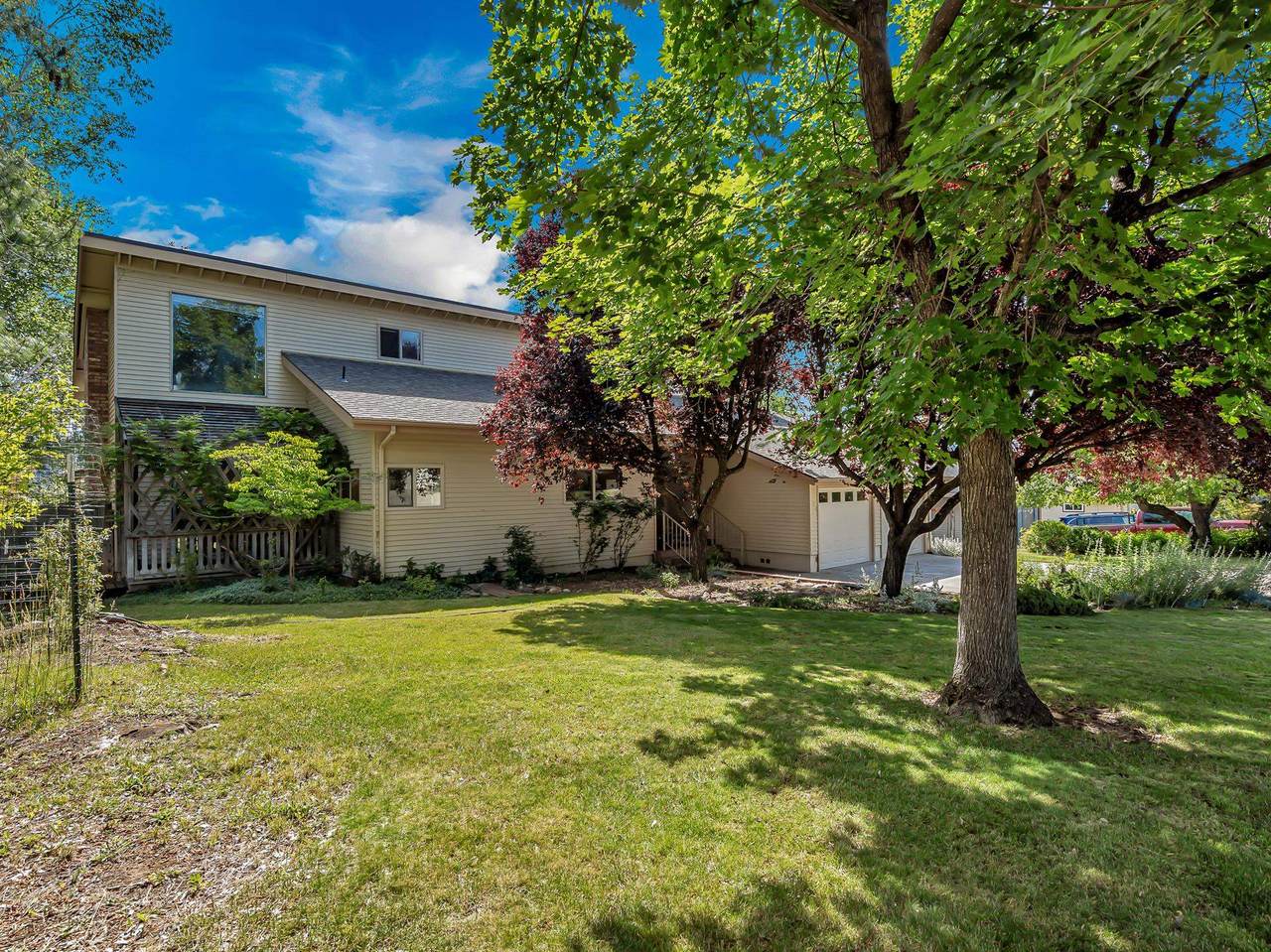 734 Meadowlark Lane - Photo 1