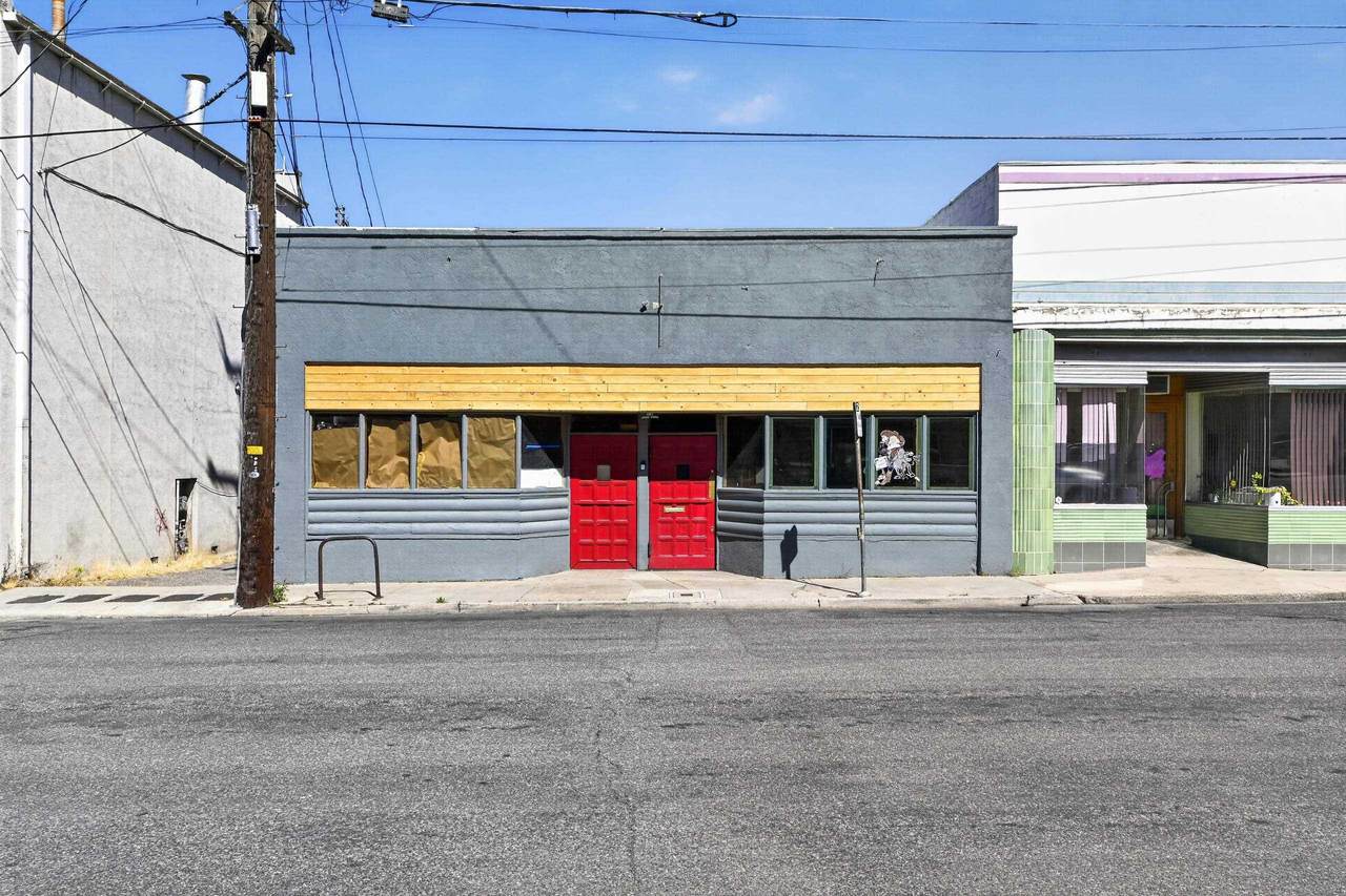 118 S Broadway St - Photo 1