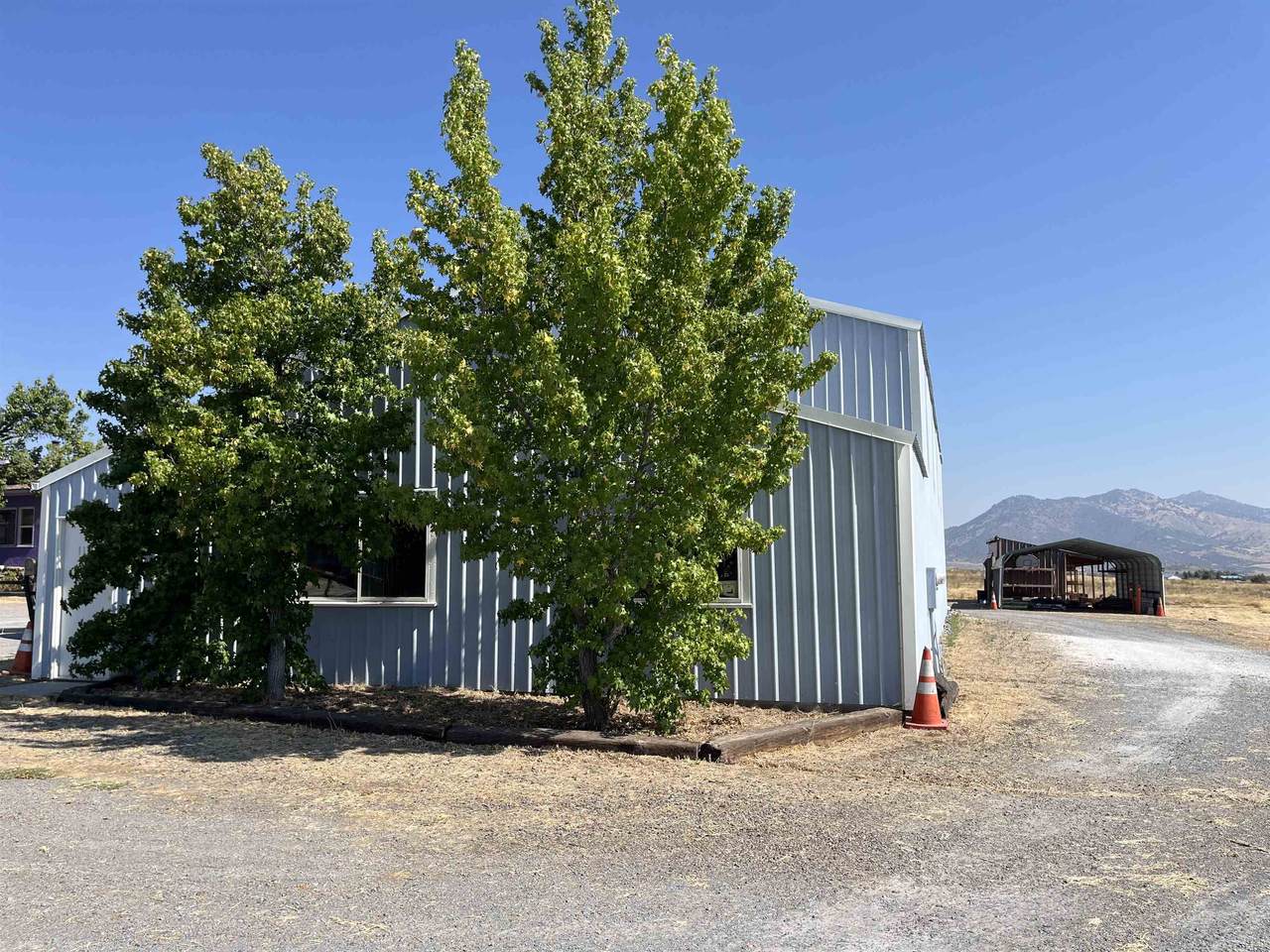 1124 Foothill Dr - Photo 1